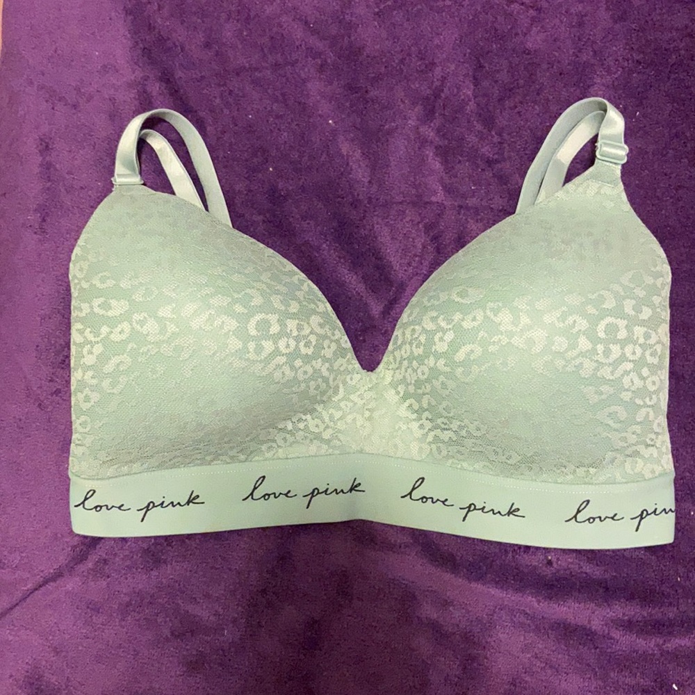 NWOT VS PINK Wireless Lightly Lined Bra
